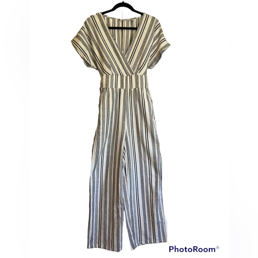 Cute American Eagle outfitter jumpsuit!